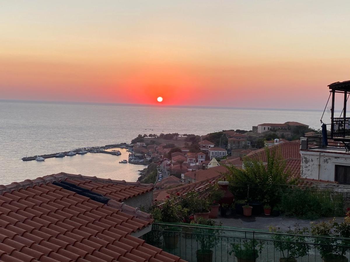 Апартаменты Molyvos Boutique House Митимна Экстерьер фото