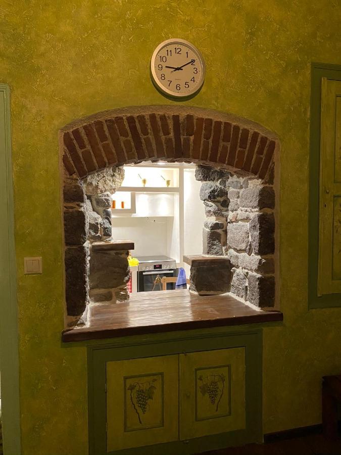Апартаменты Molyvos Boutique House Митимна Экстерьер фото