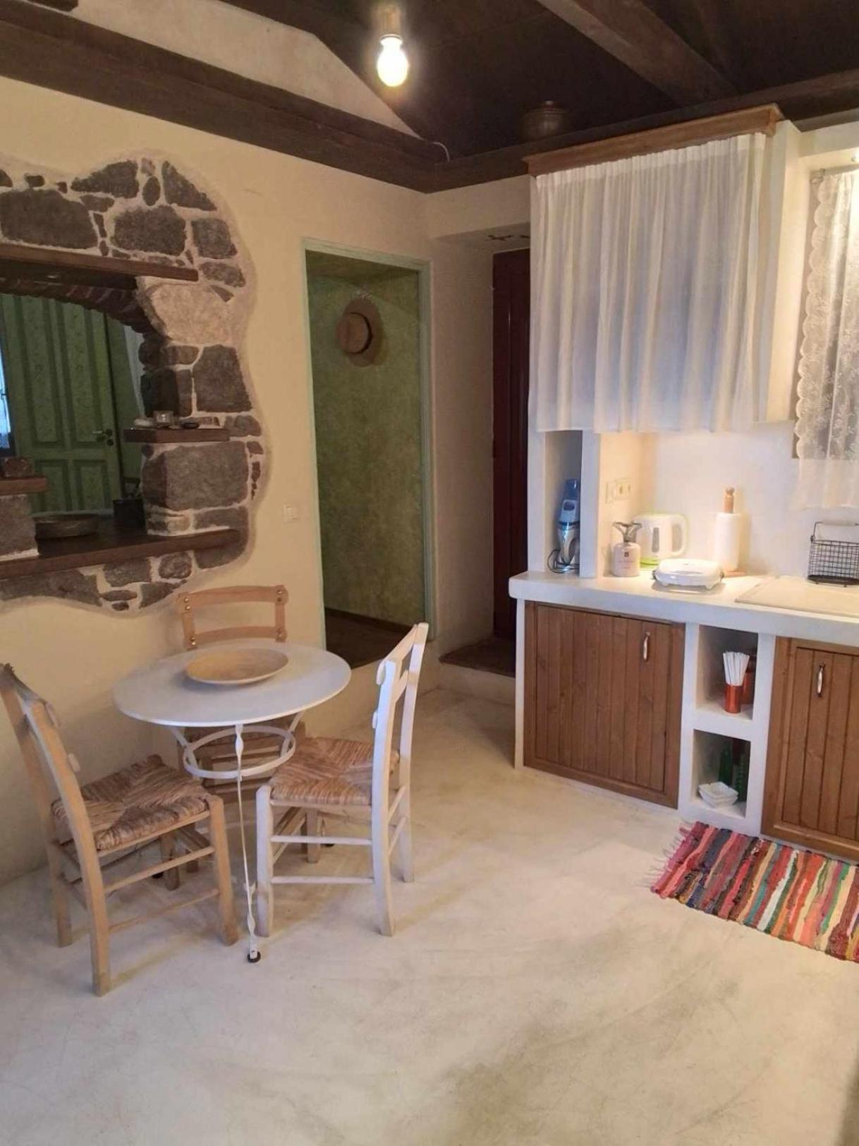 Апартаменты Molyvos Boutique House Митимна Экстерьер фото